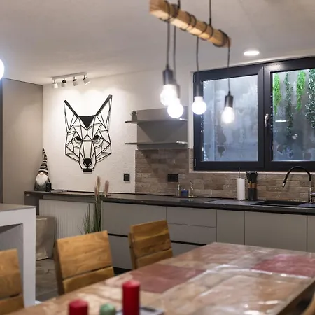 House Vuk بيت للعطل