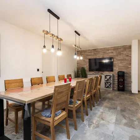 House Vuk *